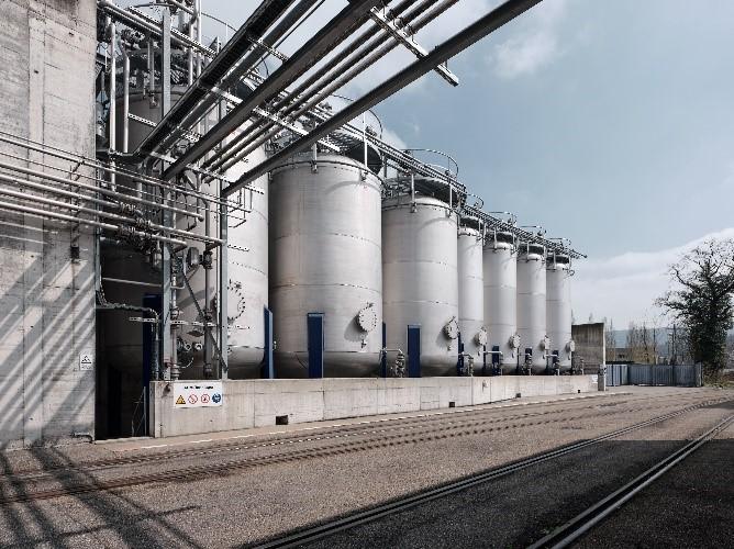 Tankanlagen Altola, vor der Schienen